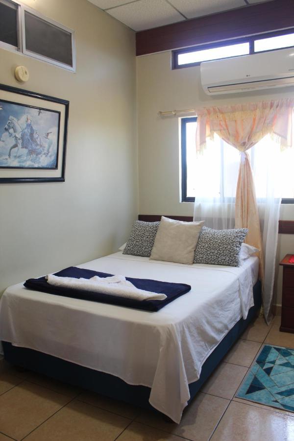 Hostal Romy Puerto Baquerizo Moreno Luaran gambar